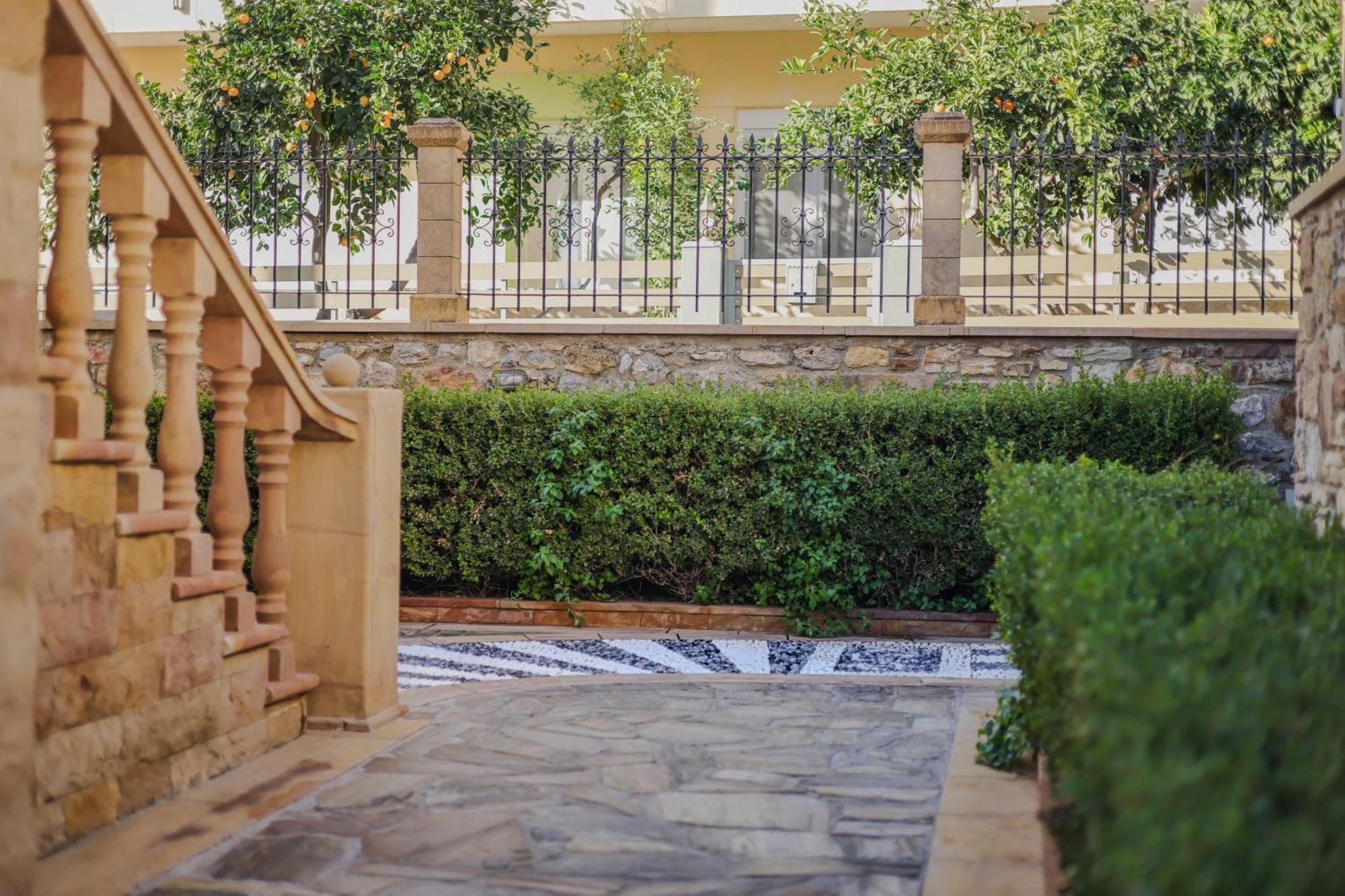 Archontiko Frideriki Luxury Apartments Chios Town Exteriör bild